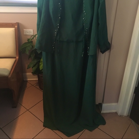 JJs House Dresses Beautiful Emerald Green Beaded Suit Dress Formal